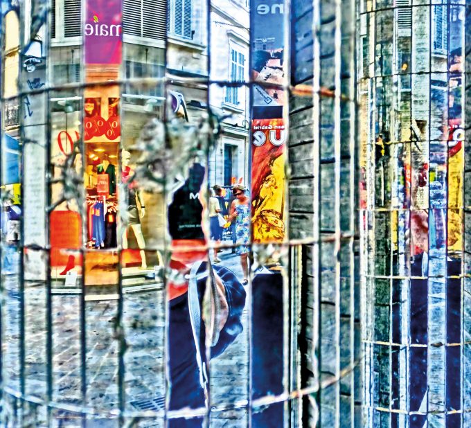 Spiegelsäule, MONOPRIX, Rue du Maréchal Foch, Cannes