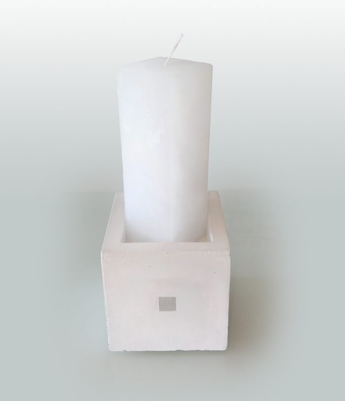 Kerzenständer: Kubus Aluminium mit Kerze